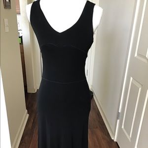 Black sleeveless dress